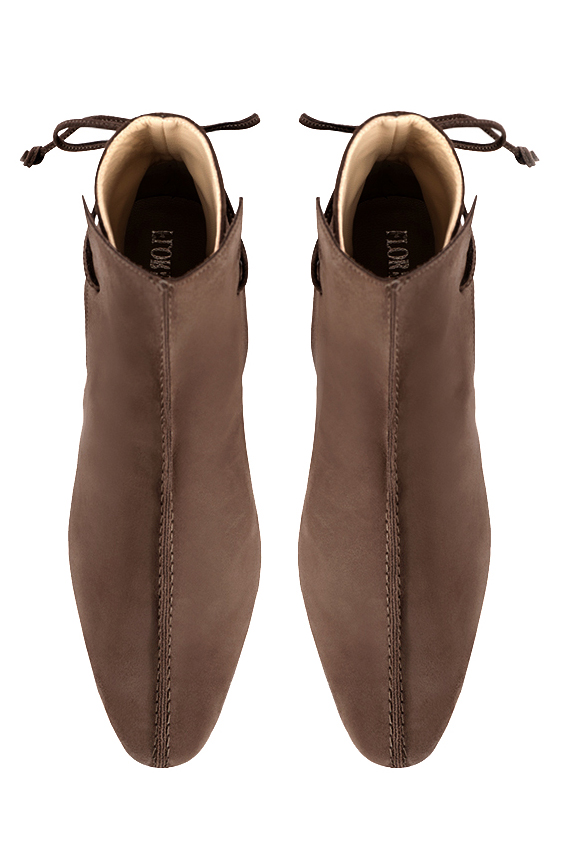 Chocolate brown women's ankle boots with laces at the back. Round toe. Low block heels. Top view - Florence KOOIJMAN